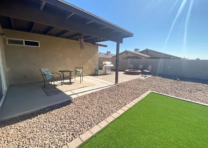 Holiday home Peaceful, 3br+king W/bbq, Fire Pit & Huge Tv!
