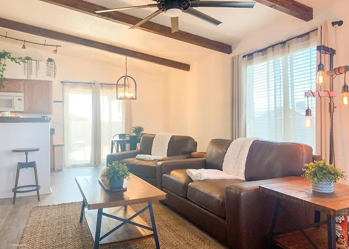 Peaceful, 3br+king W/bbq, Fire Pit & Huge Tv! Holiday home *